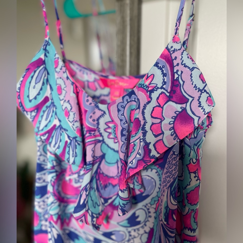 Lilly Pulitzer tank top with v-cut flare. XS. - Picture 2 of 3